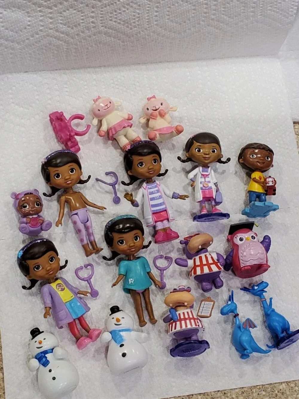 Doc McStuffins Hospital Playset & Many Extras! by Disney Junior  EUC! see photos